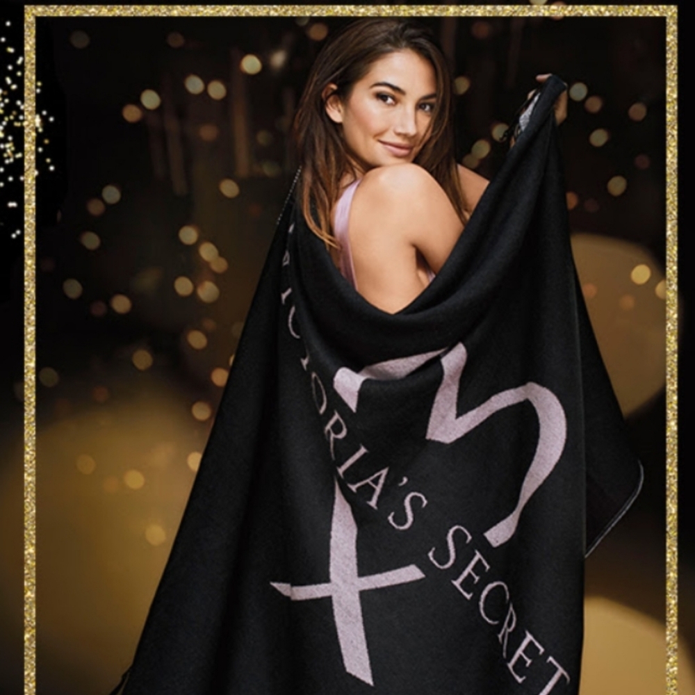 NWT Victoria's Secret Fringe Blanket